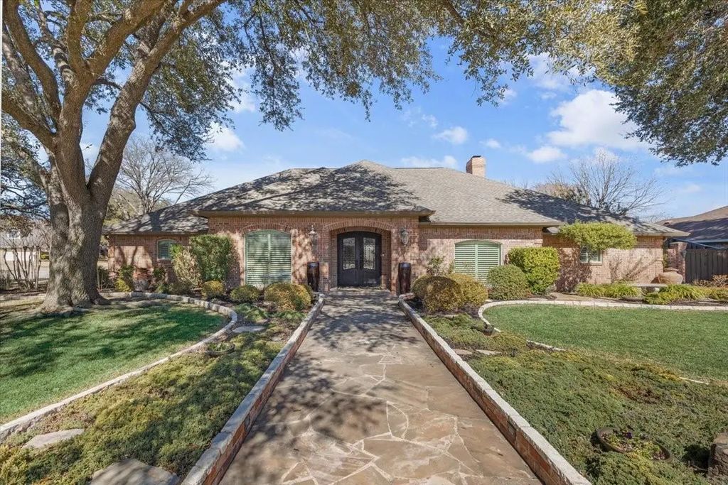 6716 Meadows West Drive S, Fort Worth