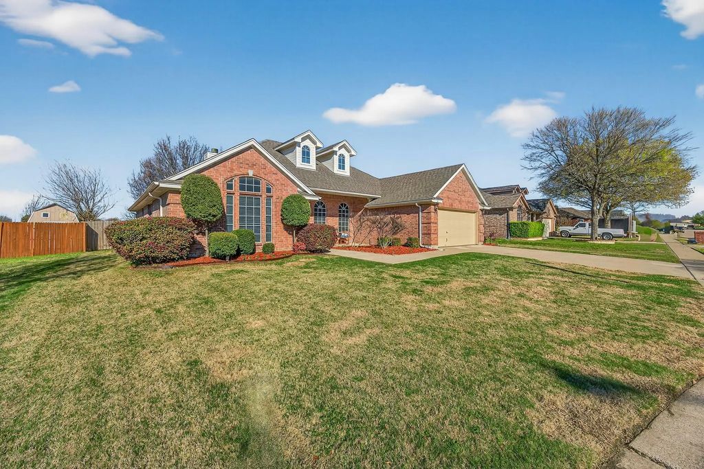 105 Canterbury Drive, Saginaw