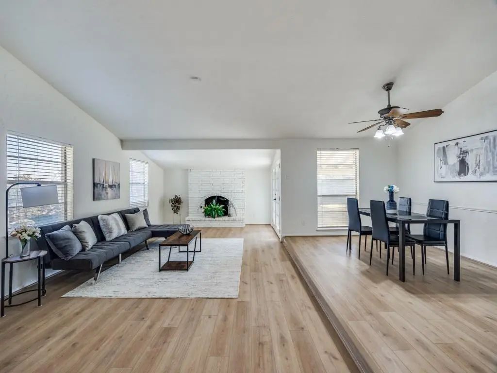 1822 Woodbury, Carrollton