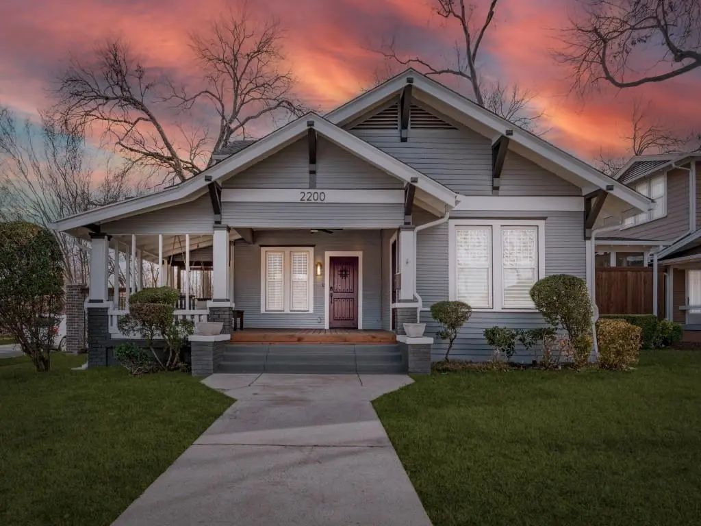 2200 W 10th Street, Dallas