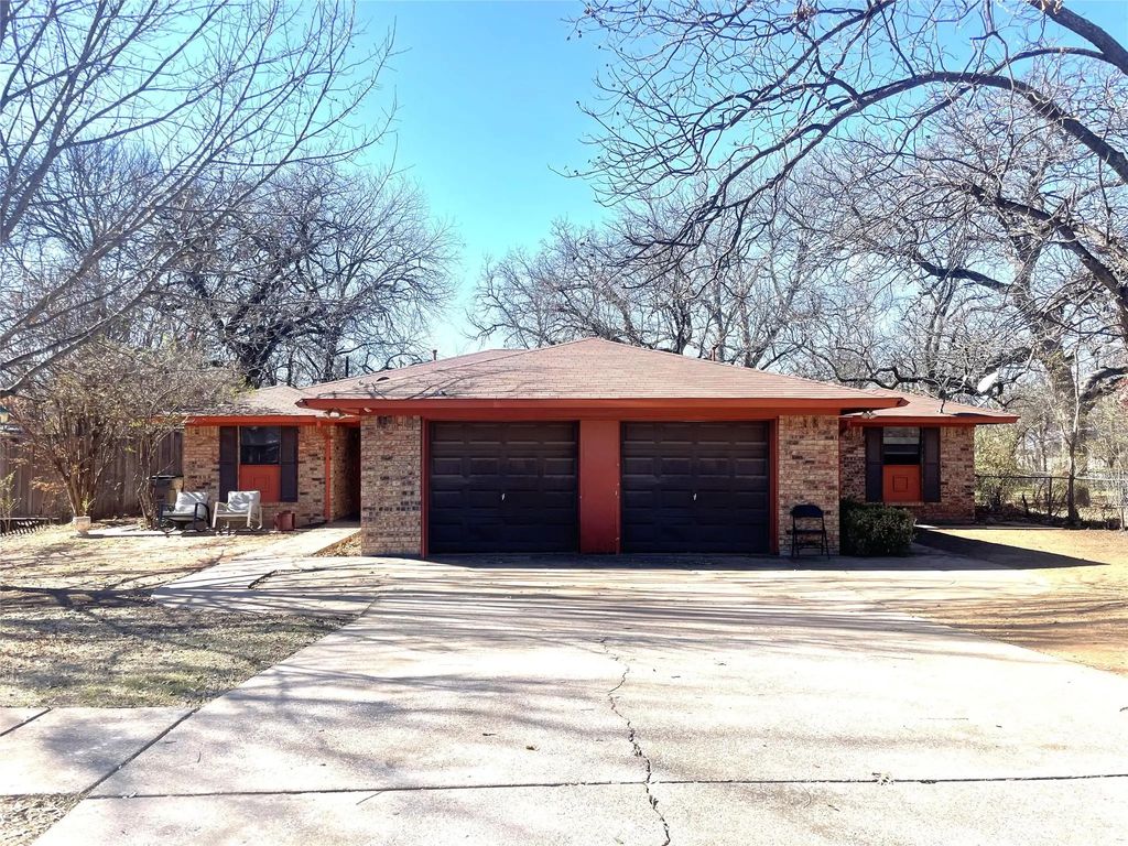 814 Plum Street, Graham