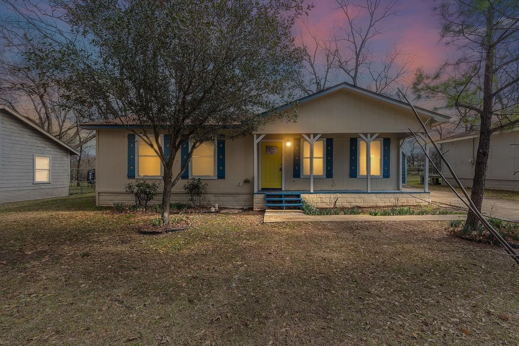 220 S League Street S, Sulphur Springs