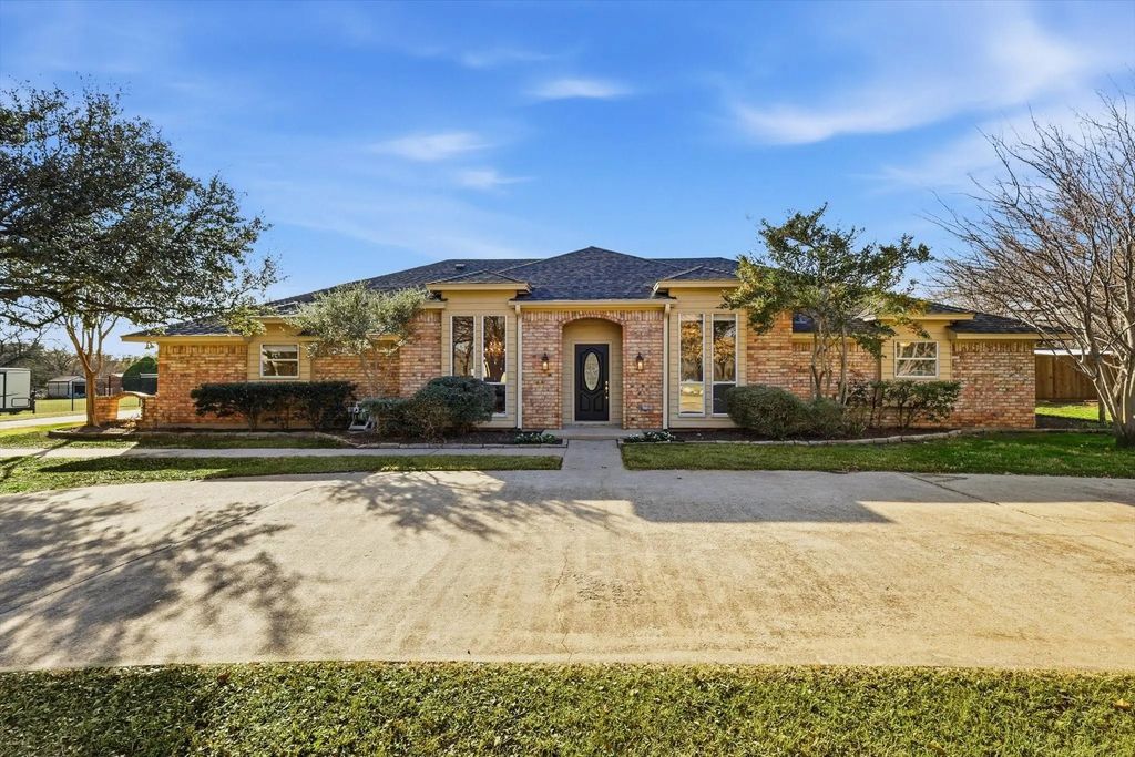 361 Oakview Drive, Double Oak