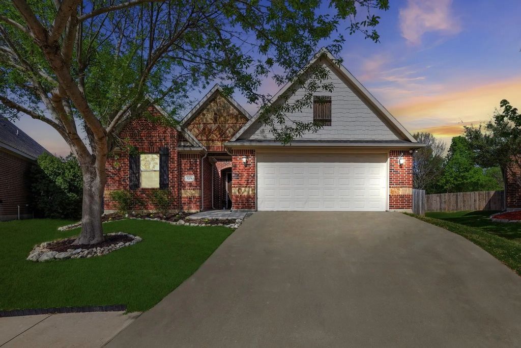5204 Cross Plains Court, Fort Worth