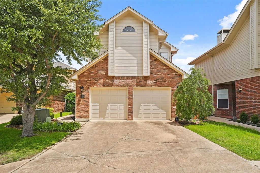 9420 Blue Jay Way, Irving