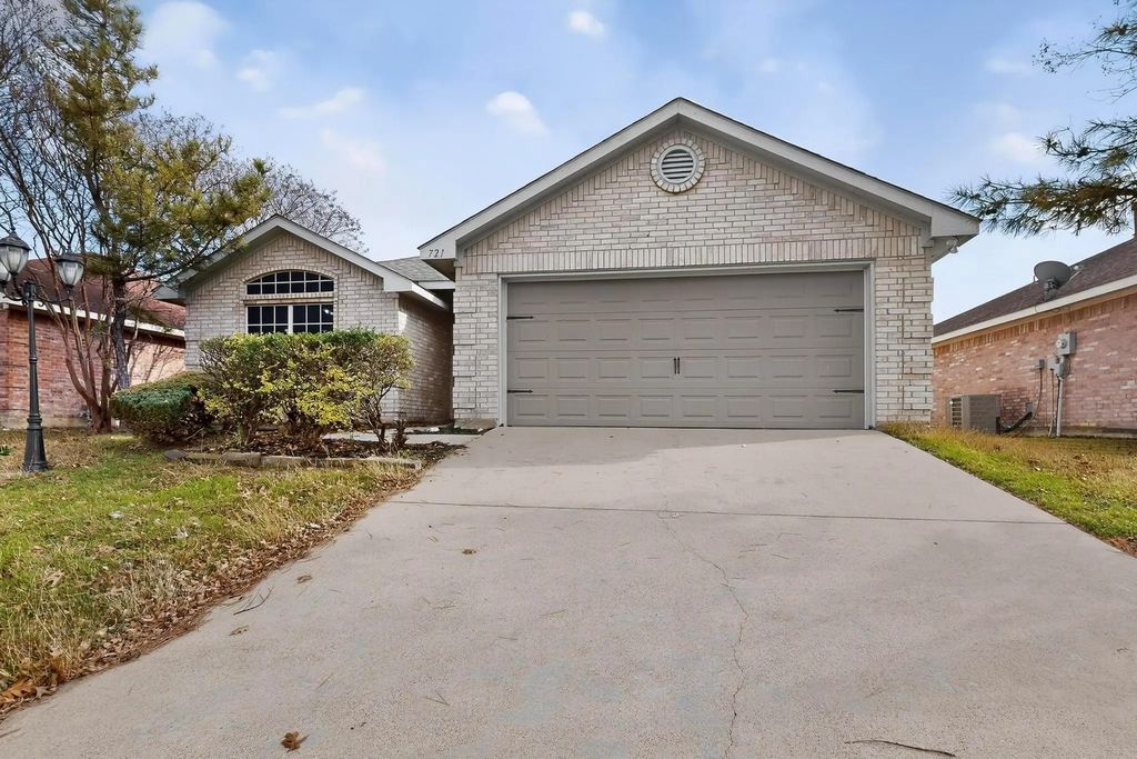 721 Somerset Drive, Cedar Hill