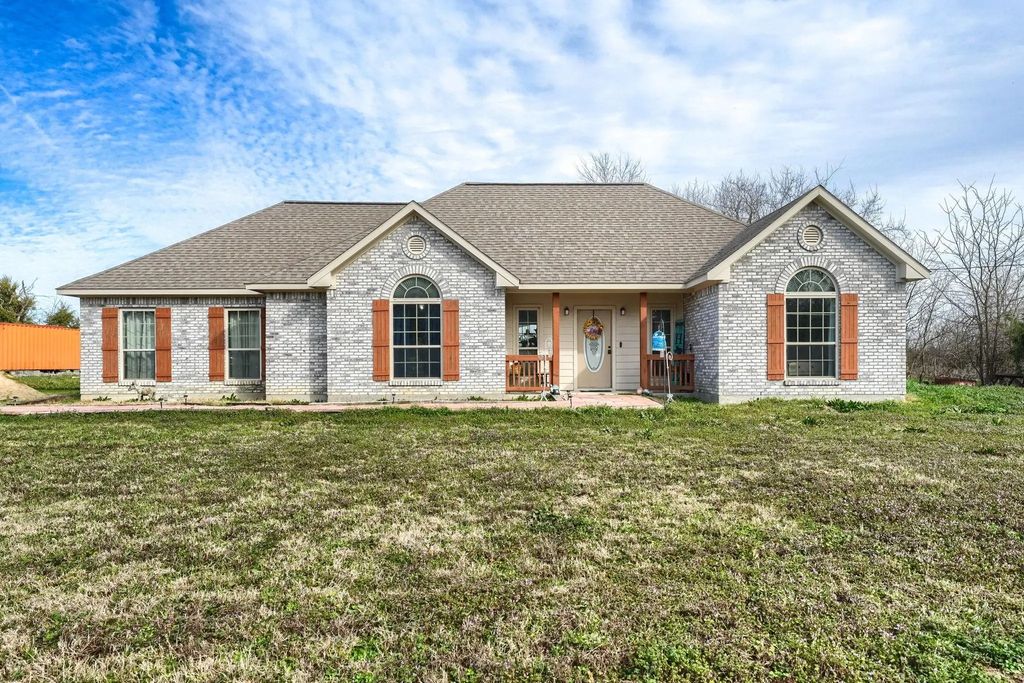 100 County Road 4719, Cumby