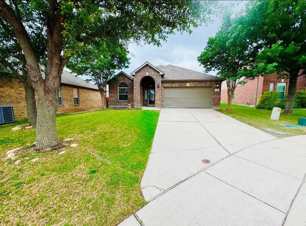 3304 Lone Brave Drive, Fort Worth