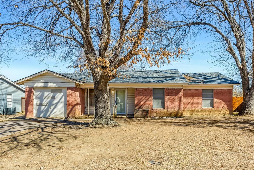 409 Hillcrest Street, Mansfield