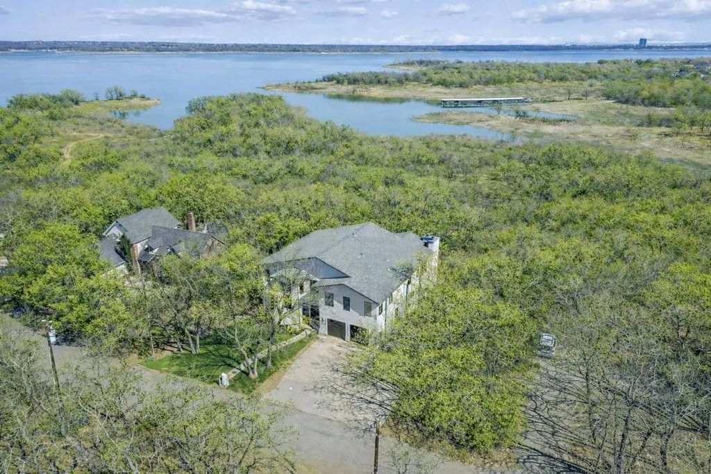 2966 Peninsula Drive, Grapevine