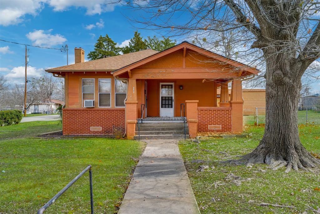 1101 S Locust Street, Clarksville