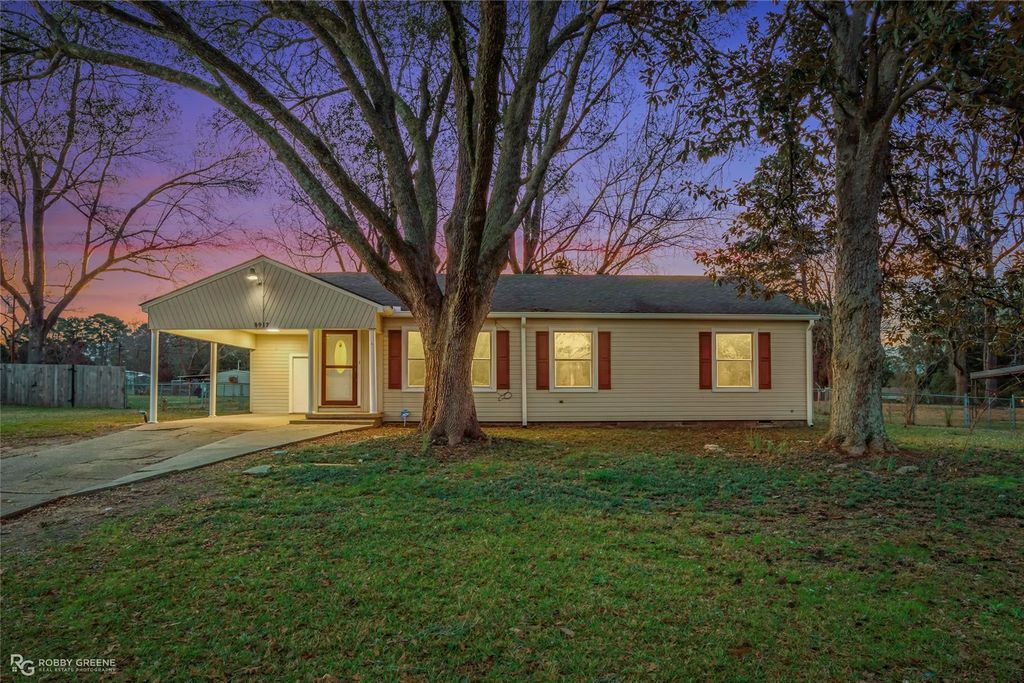 8917 Sweetbriar Lane, Shreveport