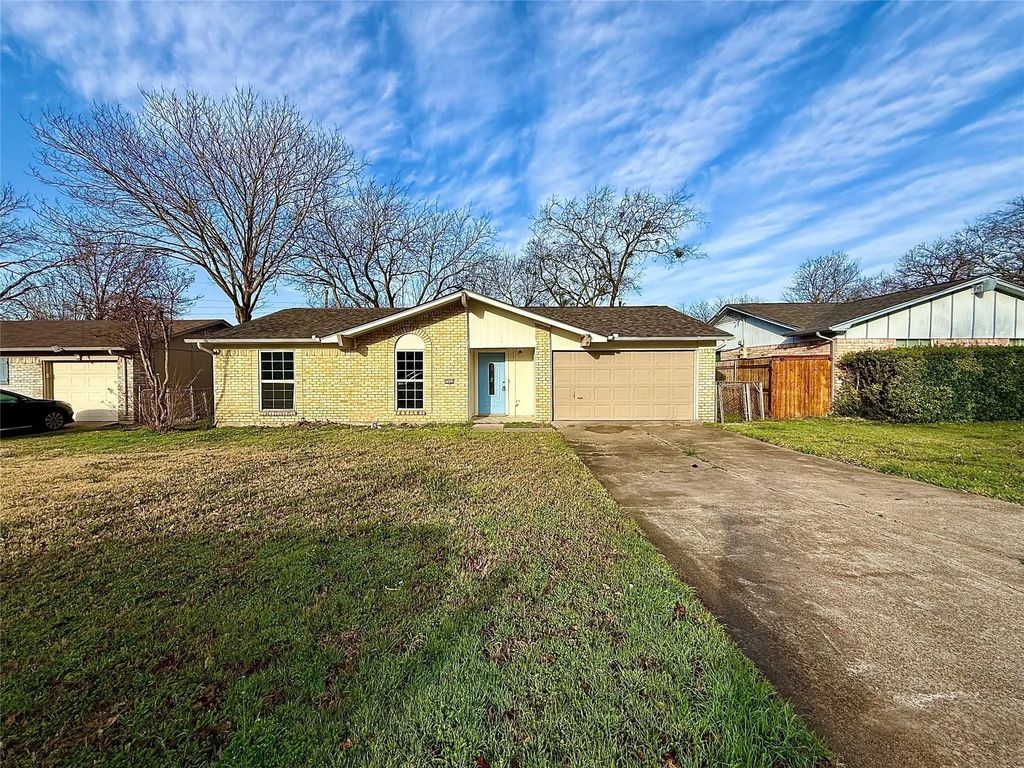 1222 Saturn Drive, Cedar Hill