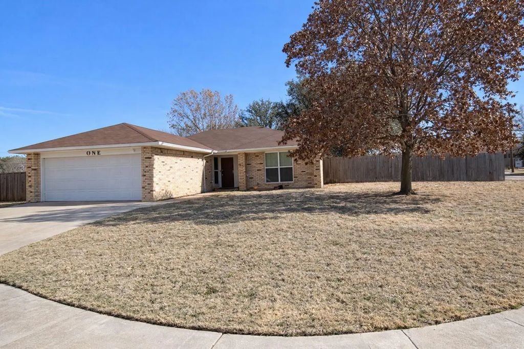 1 Daisy Circle, Wichita Falls