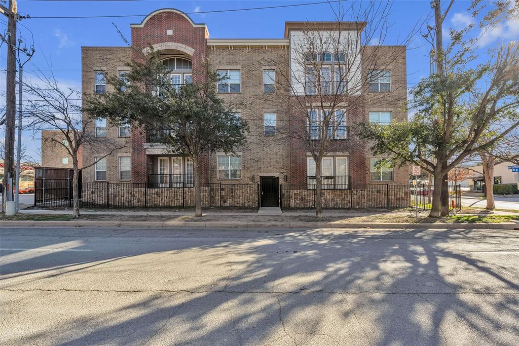 1025 W 10th Street 2105, Fort Worth