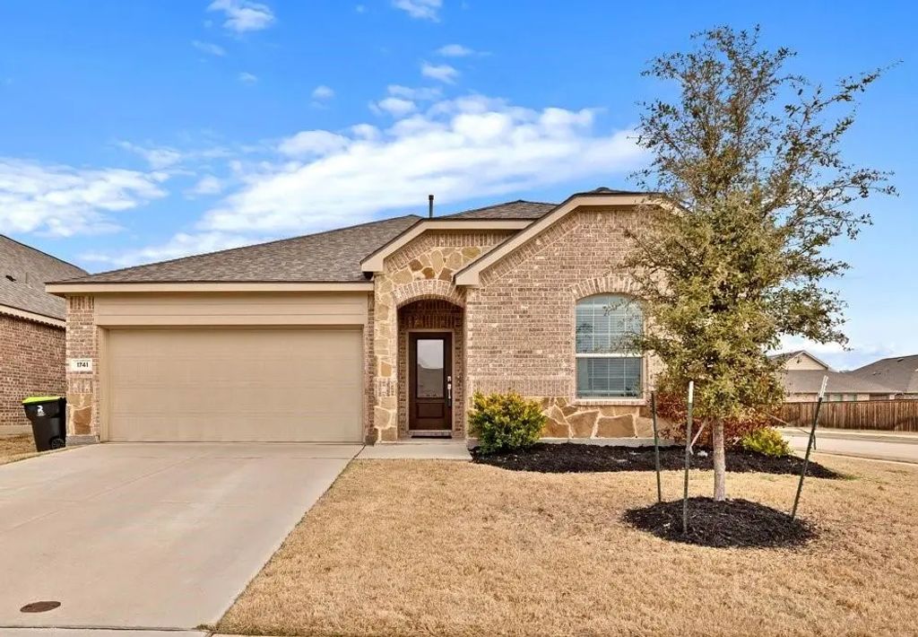 1741 Lake Grove Drive, Little Elm
