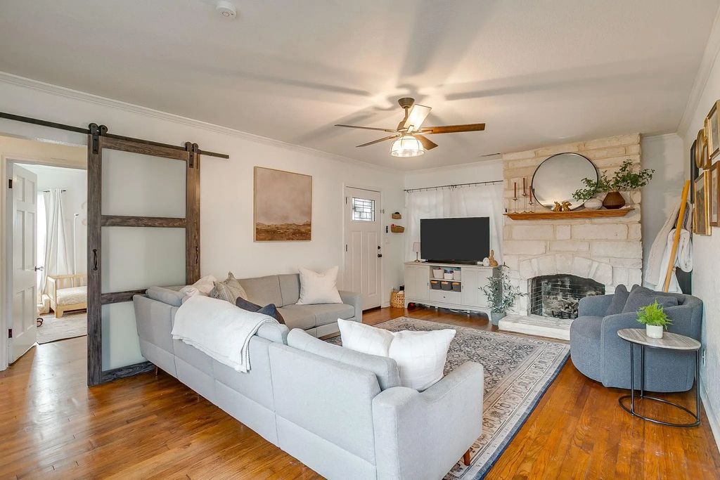 6466 Camp Bowie Boulevard, Fort Worth