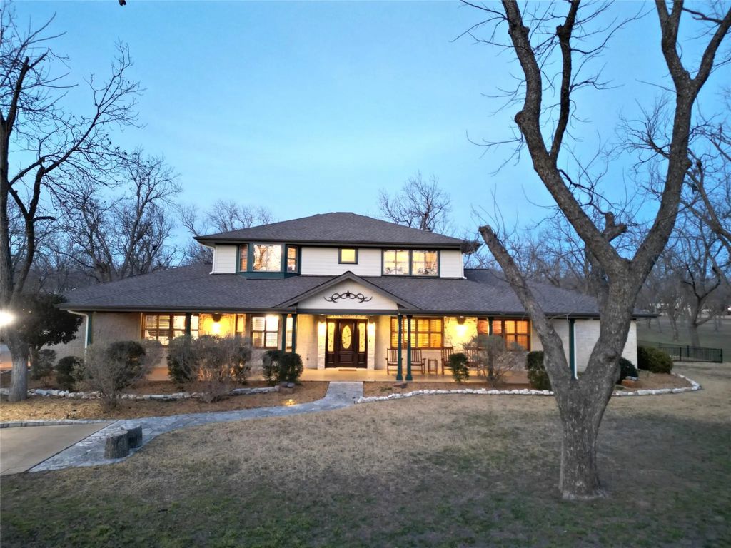10015 Flight Plan Drive, Granbury