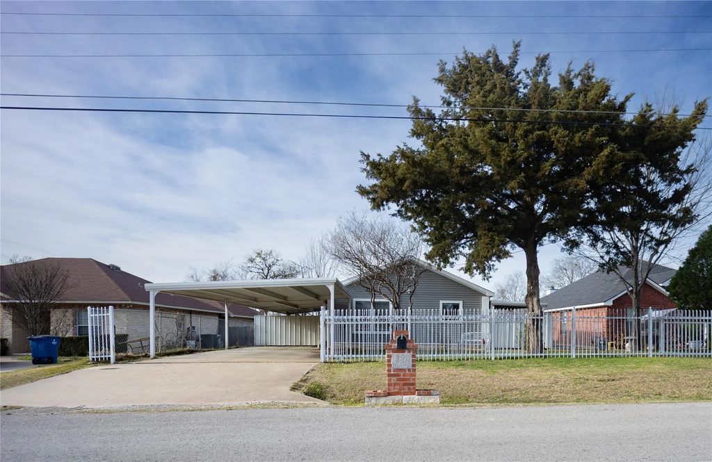 502 E Tyler Street, Ennis