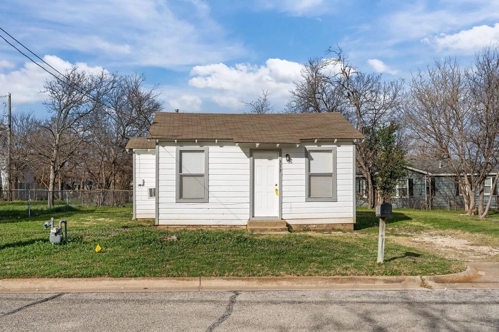 313 Hallvale Drive, White Settlement