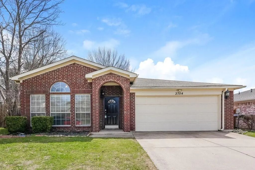 3704 Chaddybrook Lane, Fort Worth