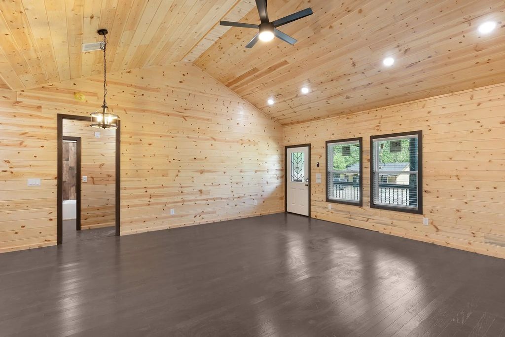 905 N Walnut Street, Winnsboro