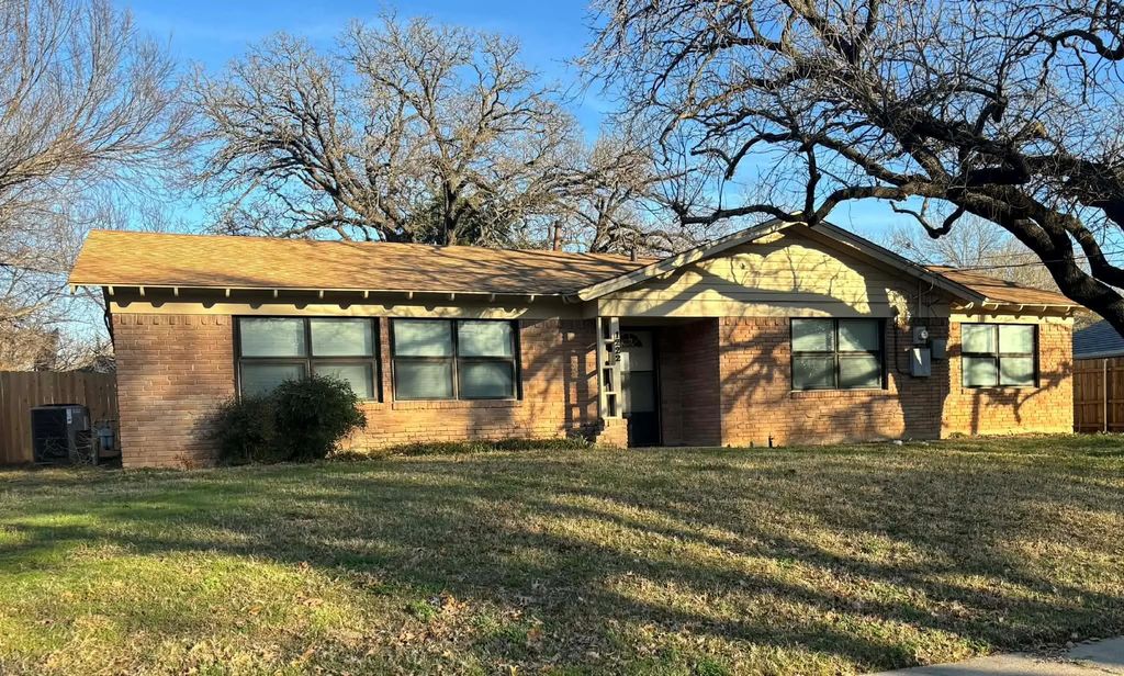1222 Brookhollow Drive, Irving