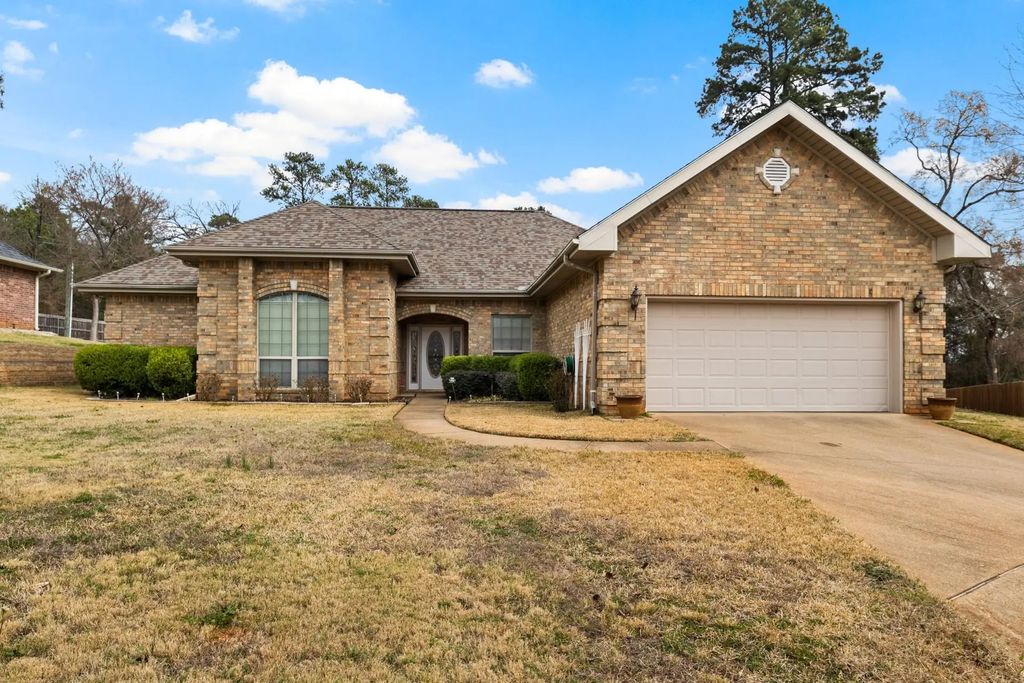 102 Dogwood Circle, Daingerfield
