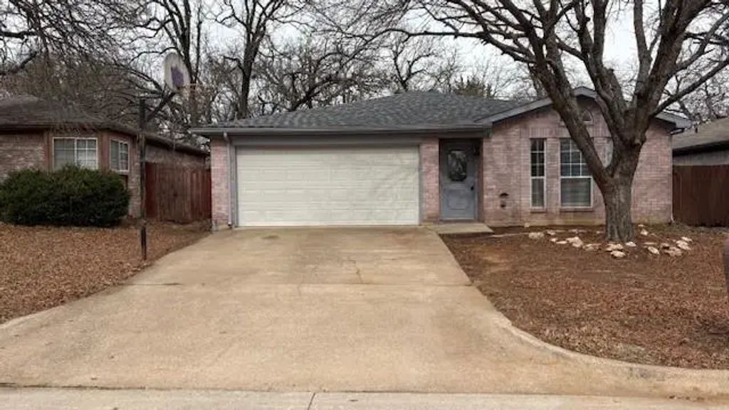 1302 Cardinal Oaks Drive, Mansfield
