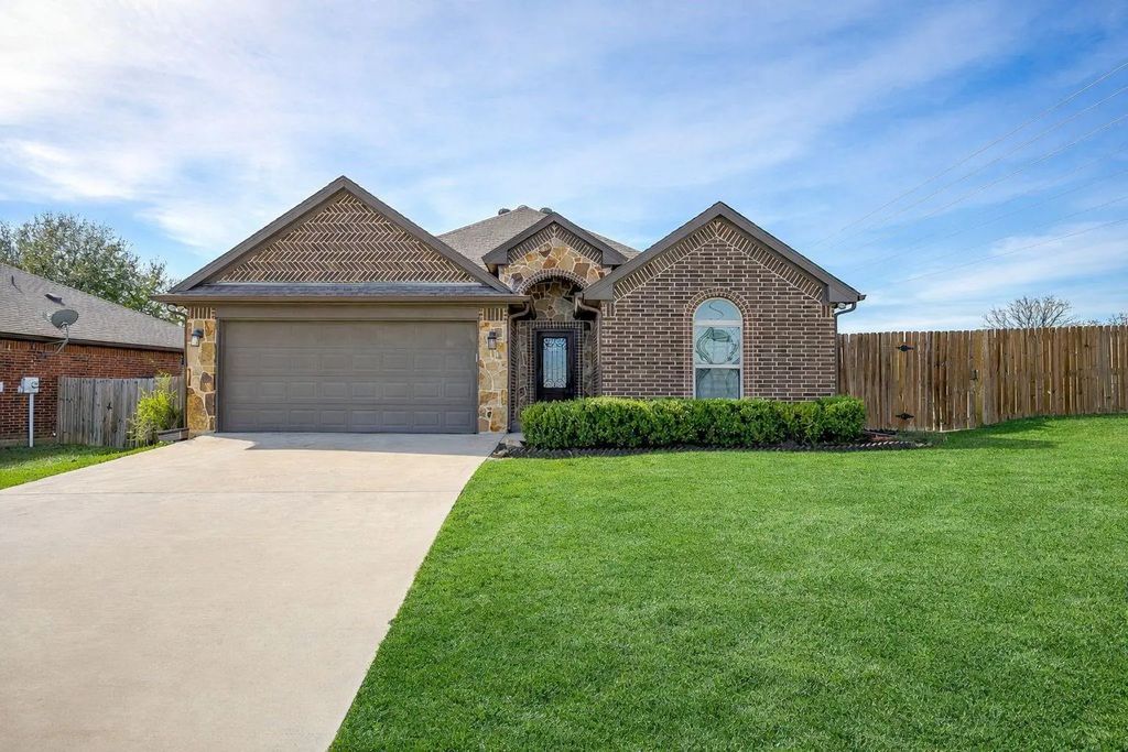 110 Hummingbird Drive, Weatherford