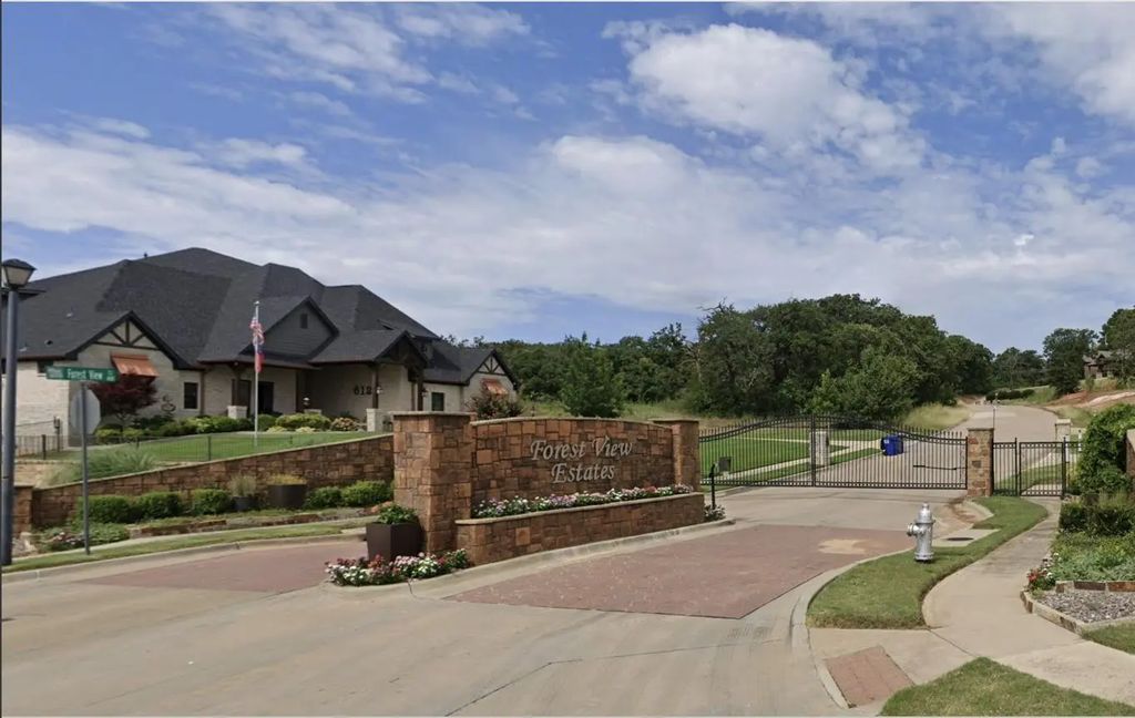 608 Forest View Court, Keller