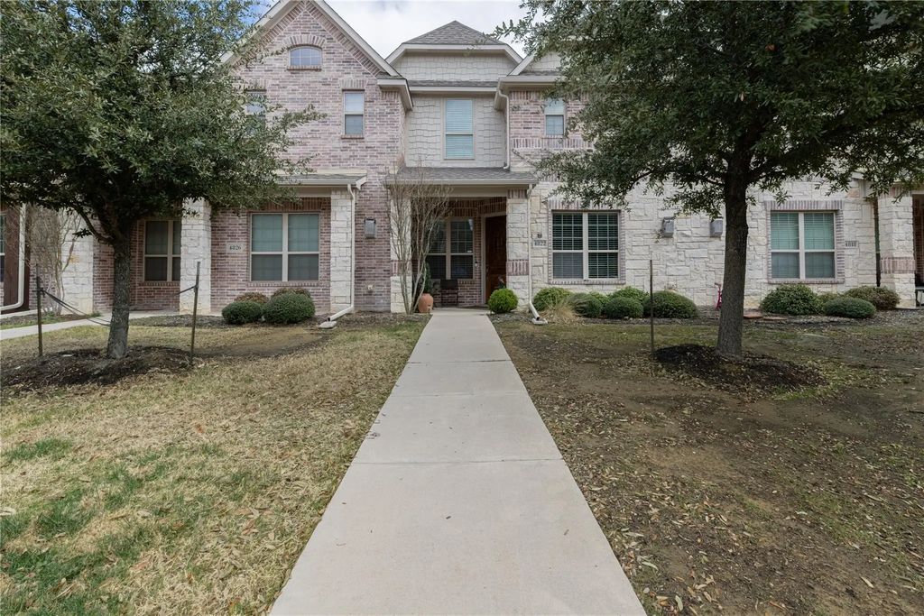 4822 Empire Way, Irving