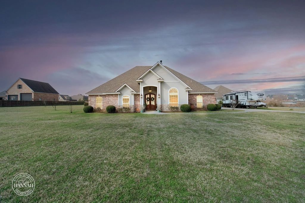 359 Hallmark Drive, Stonewall