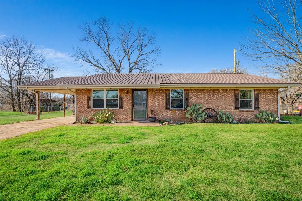 202 Circle Drive, Bogata