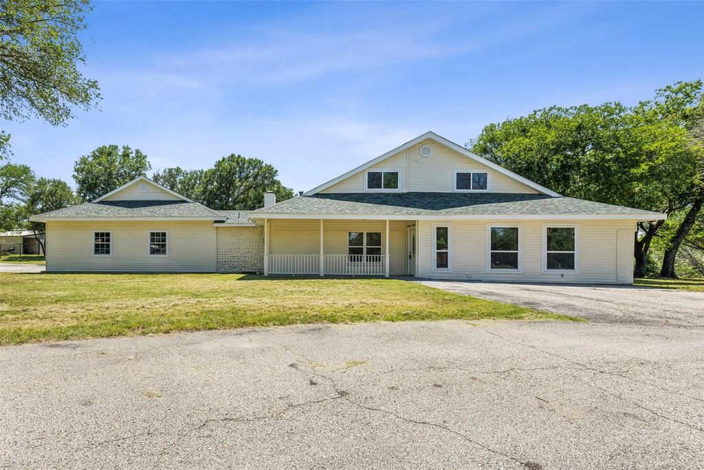 549 W Paloma Court, Fort Worth