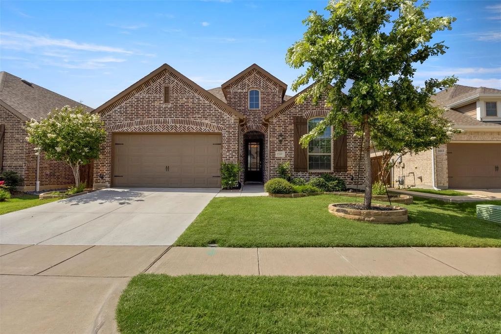 1609 Canter Court, Aubrey
