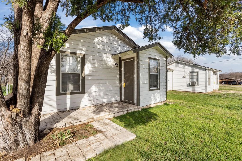 309 Hallvale Drive, White Settlement