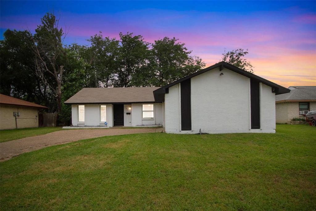 917 Park East Circle, Garland