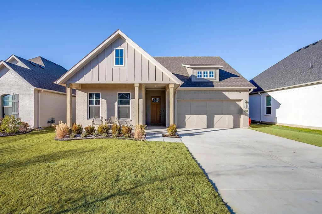 212 Observation Drive N, Aledo