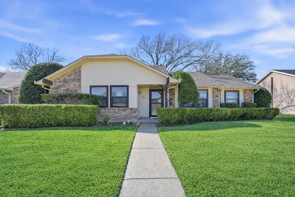 1017 Lesa Lane, Garland
