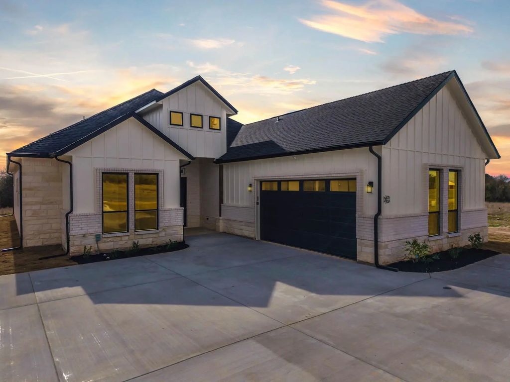19071 White Bluff Drive, Whitney
