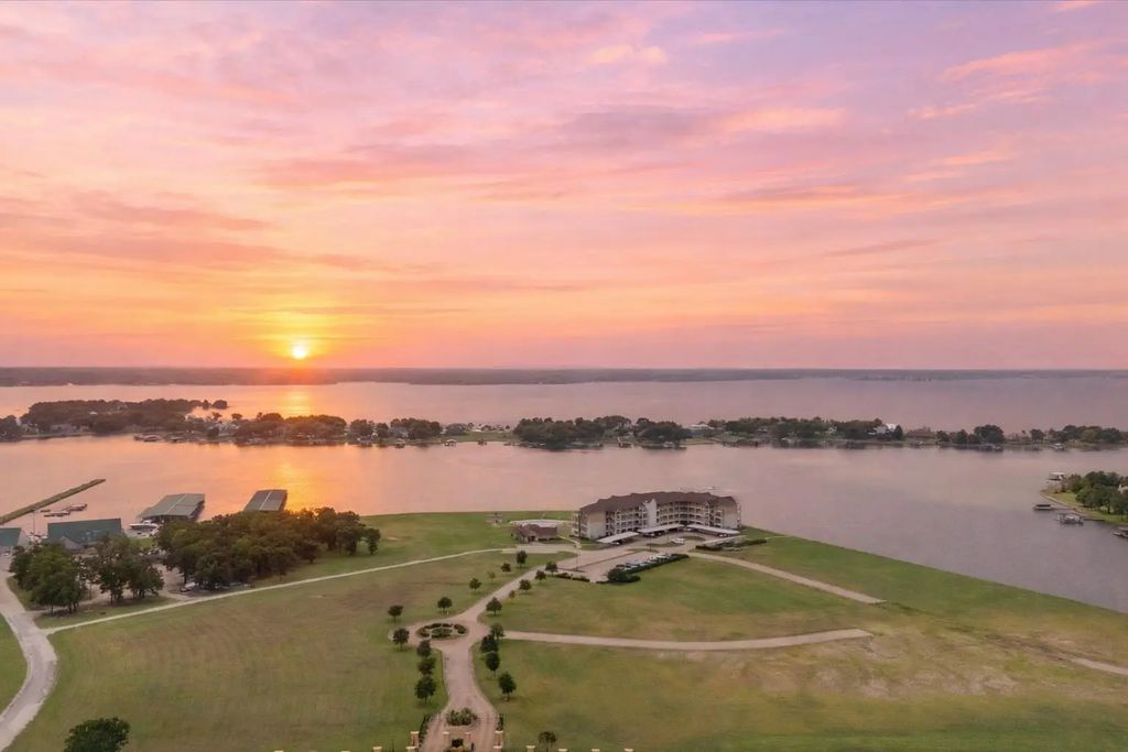 9900 Northshore Boulevard 3105, Corsicana