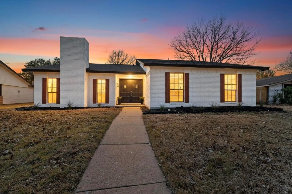 816 Cross Bend Road, Plano