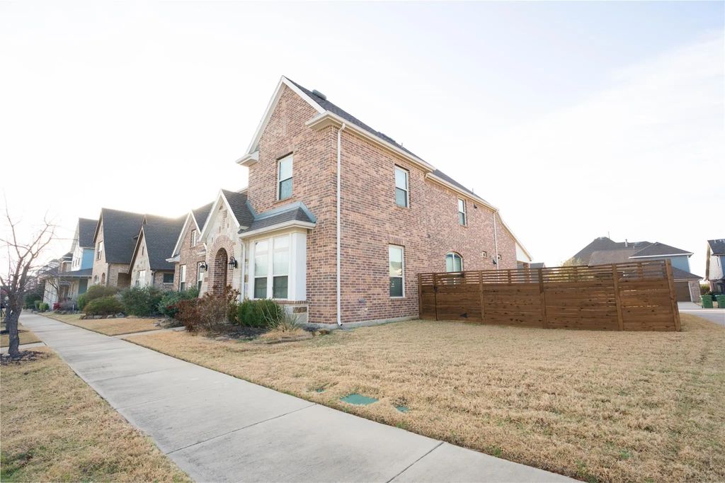1008 Peacock, Carrollton