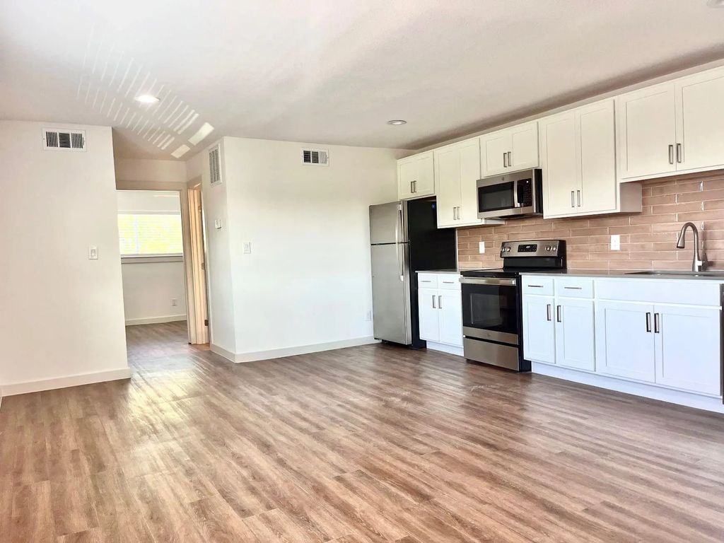 125 E 8th Street 206, Dallas