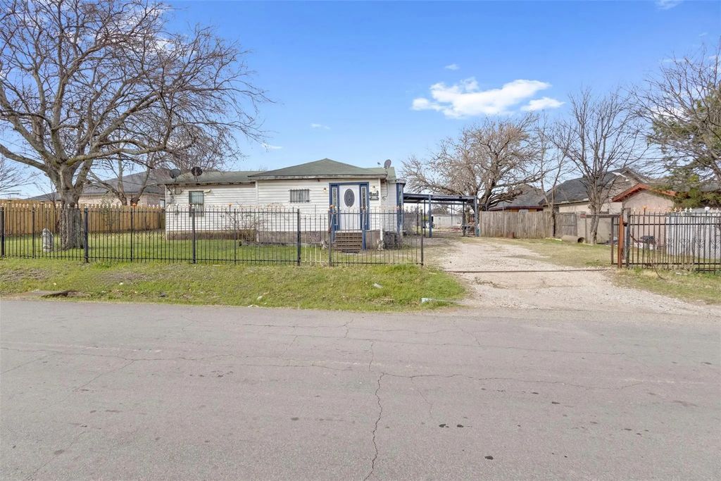 8931 Winterset Avenue, Dallas