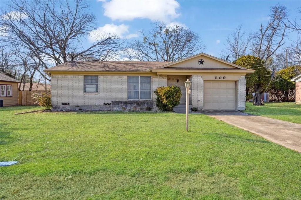 509 Lipscomb Street, Bonham