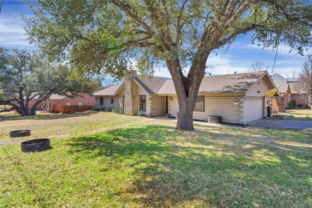 6325 Circo Drive, Granbury