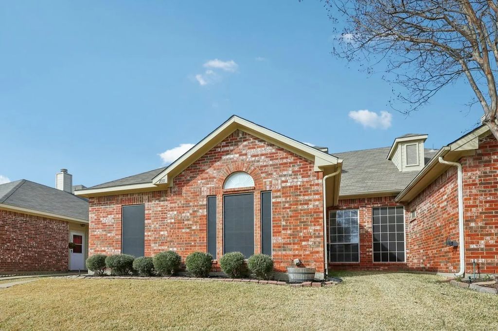 2009 Hearthside Lane, Garland