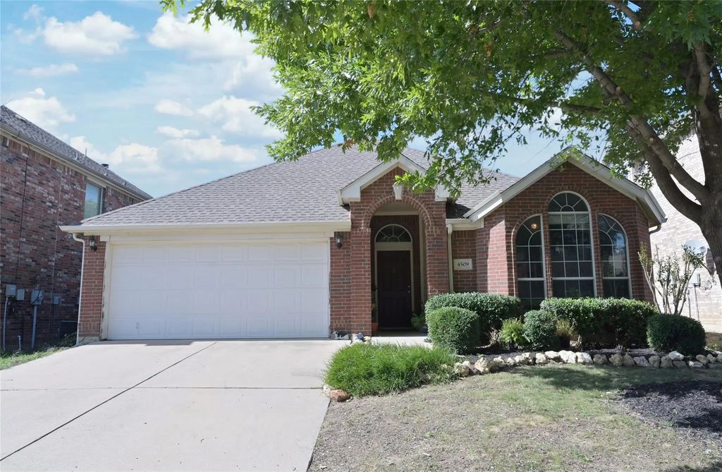 4509 Butterfly Way, Fort Worth